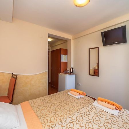 Apartments Pod Lozom With Seaview Petrovac Exterior foto