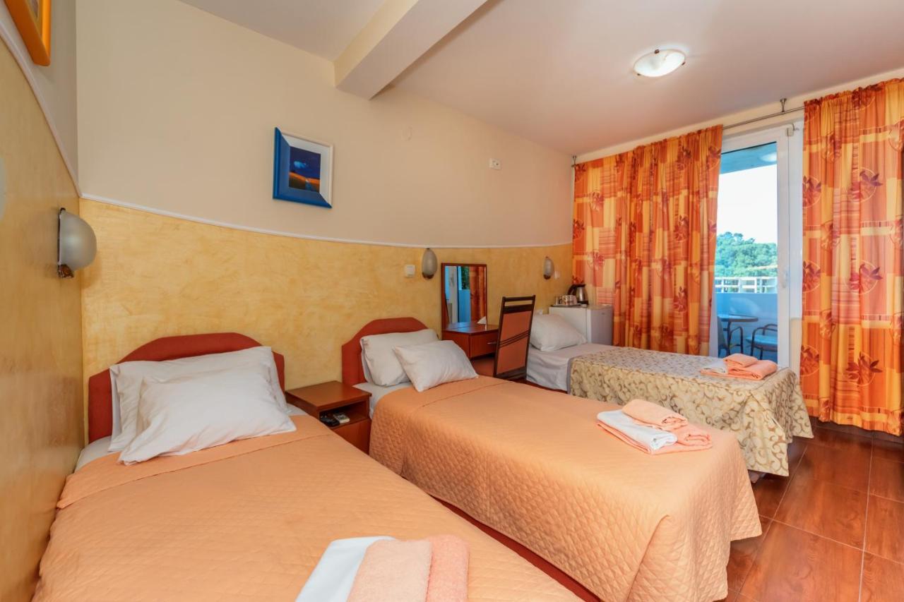 Apartments Pod Lozom With Seaview Petrovac Quarto foto