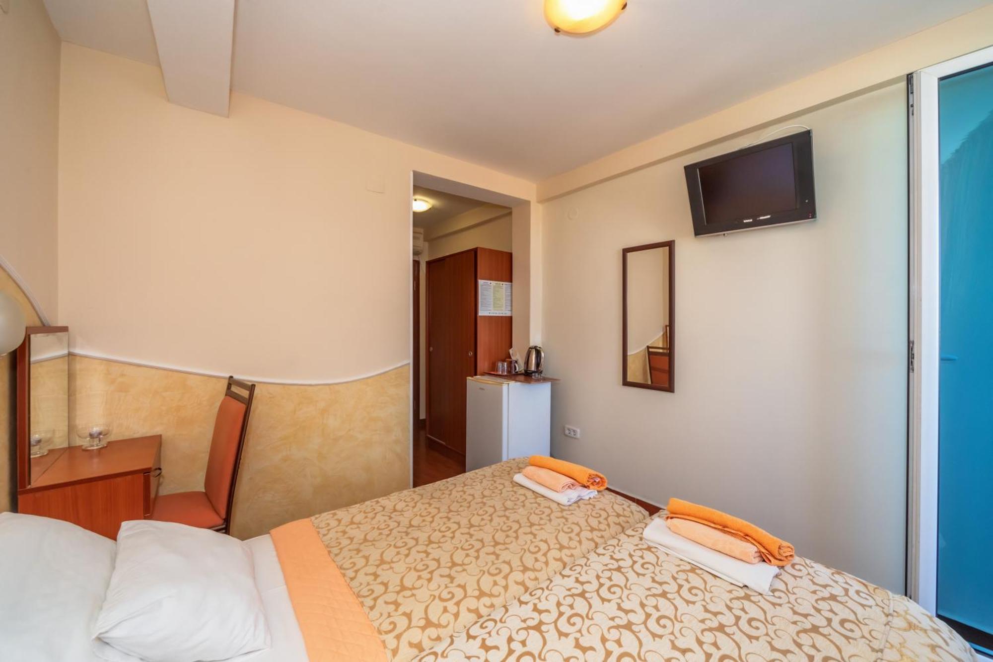 Apartments Pod Lozom With Seaview Petrovac Exterior foto