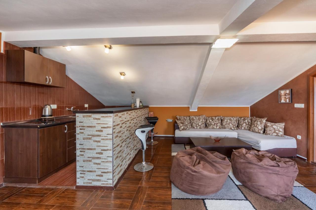 Apartments Pod Lozom With Seaview Petrovac Quarto foto