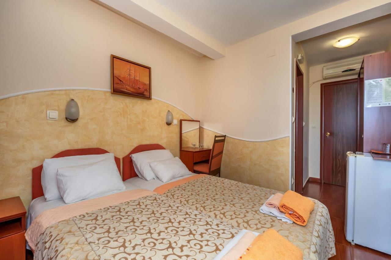 Apartments Pod Lozom With Seaview Petrovac Quarto foto