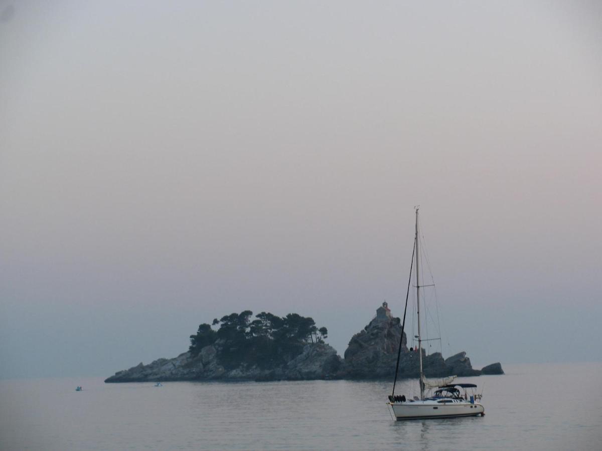 Apartments Pod Lozom With Seaview Petrovac Quarto foto