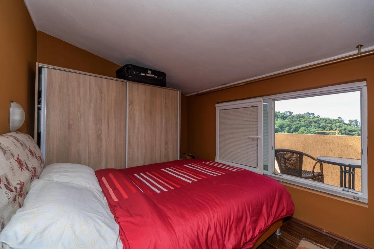 Apartments Pod Lozom With Seaview Petrovac Quarto foto