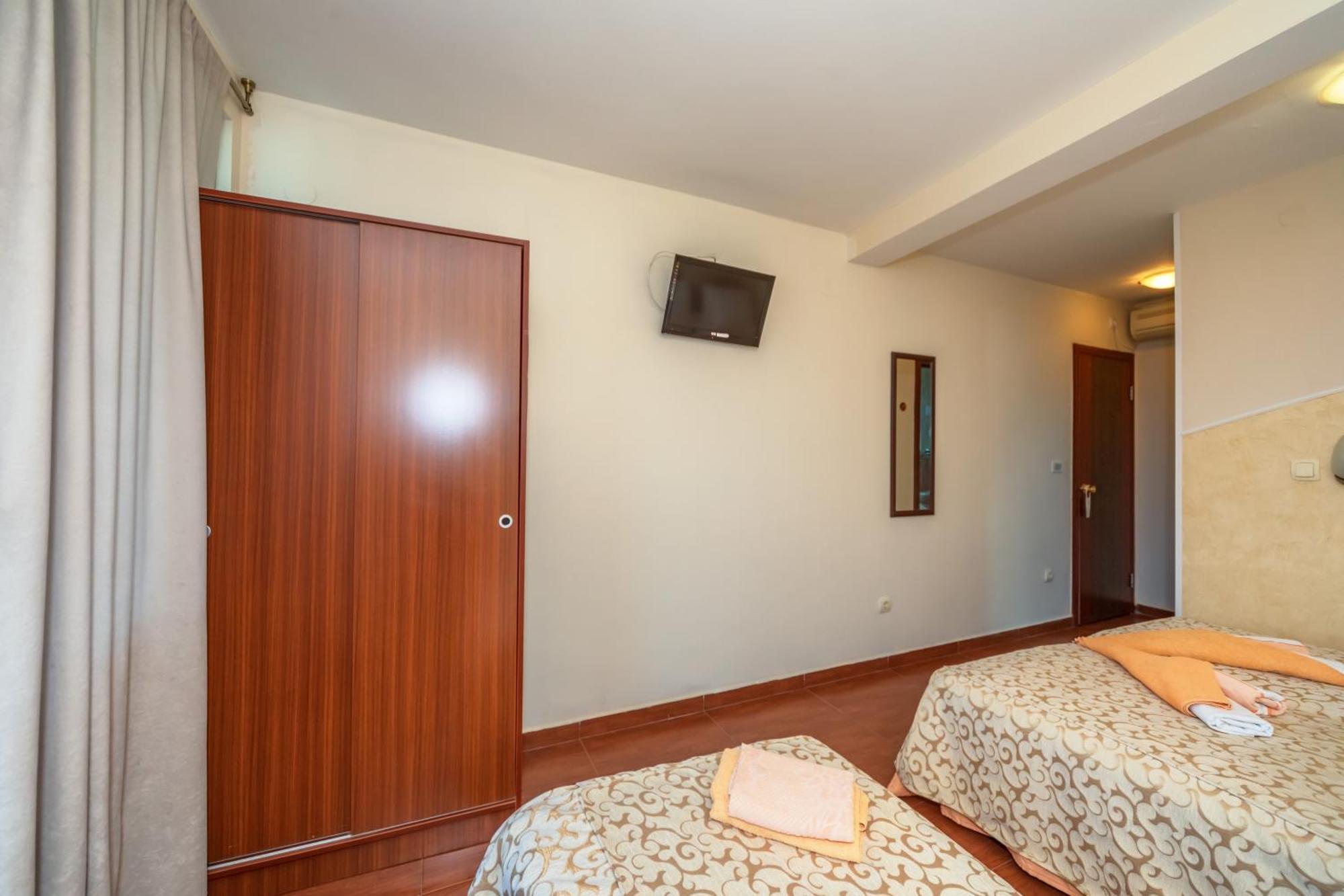 Apartments Pod Lozom With Seaview Petrovac Quarto foto