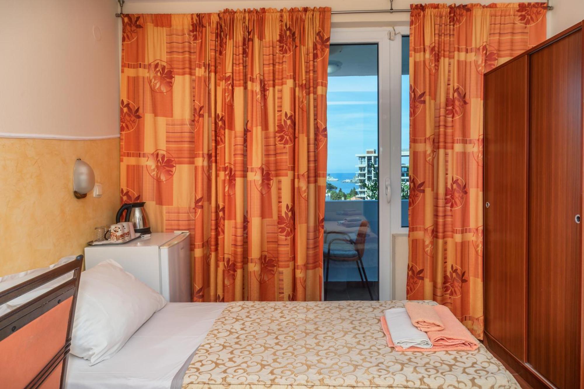 Apartments Pod Lozom With Seaview Petrovac Quarto foto