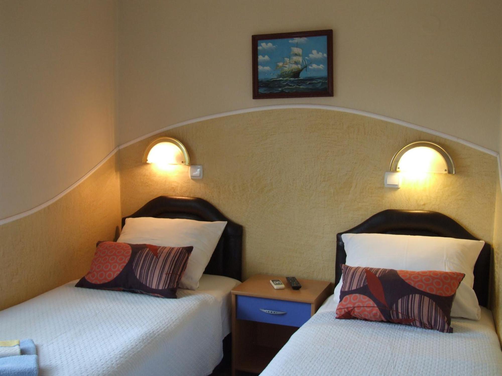 Apartments Pod Lozom With Seaview Petrovac Quarto foto